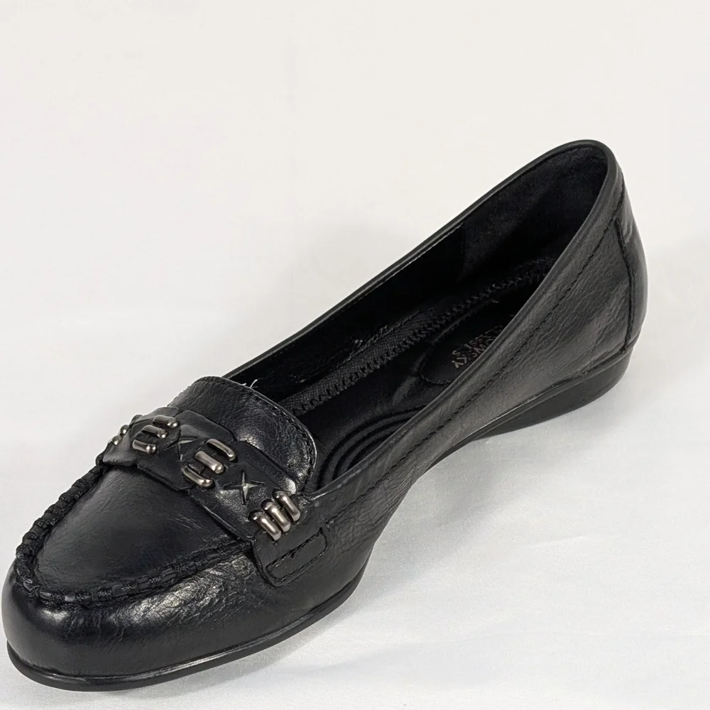 B. Makowsky Classics Women's Black Leather Slip On Loafers Size 7.5M